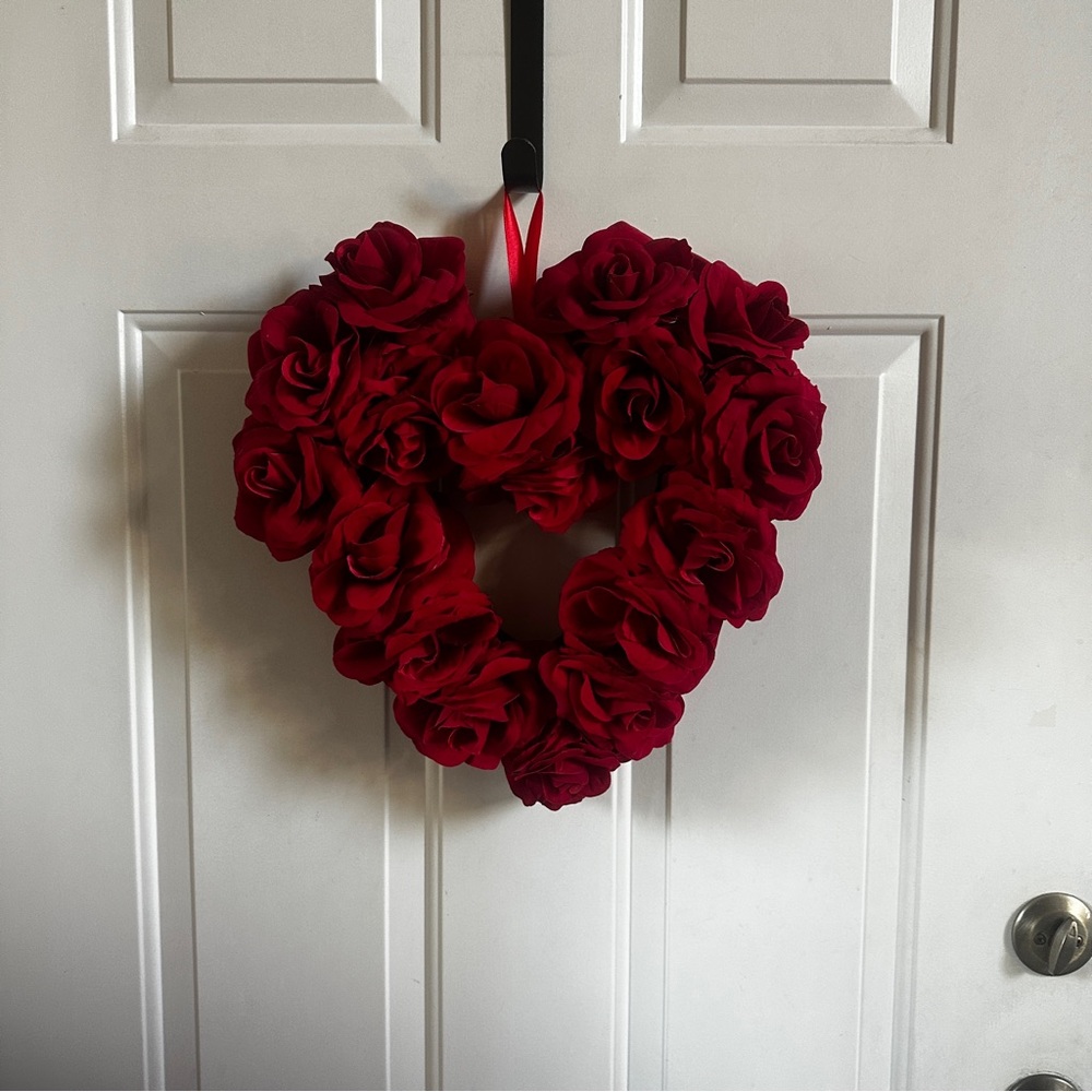 Red Roses Heart Wreath - Picture 2 of 7